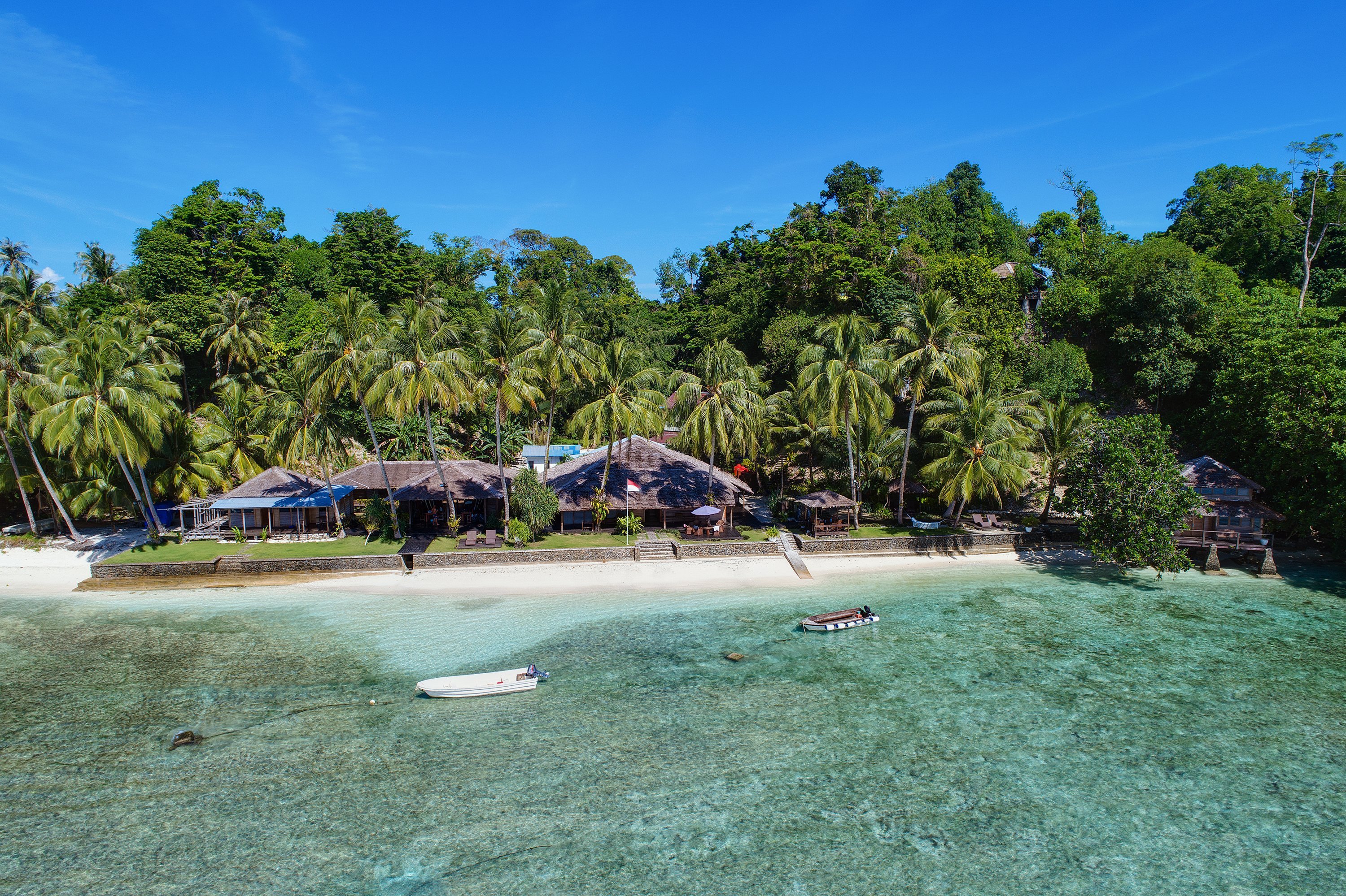 Telo Island Lodge beachfront